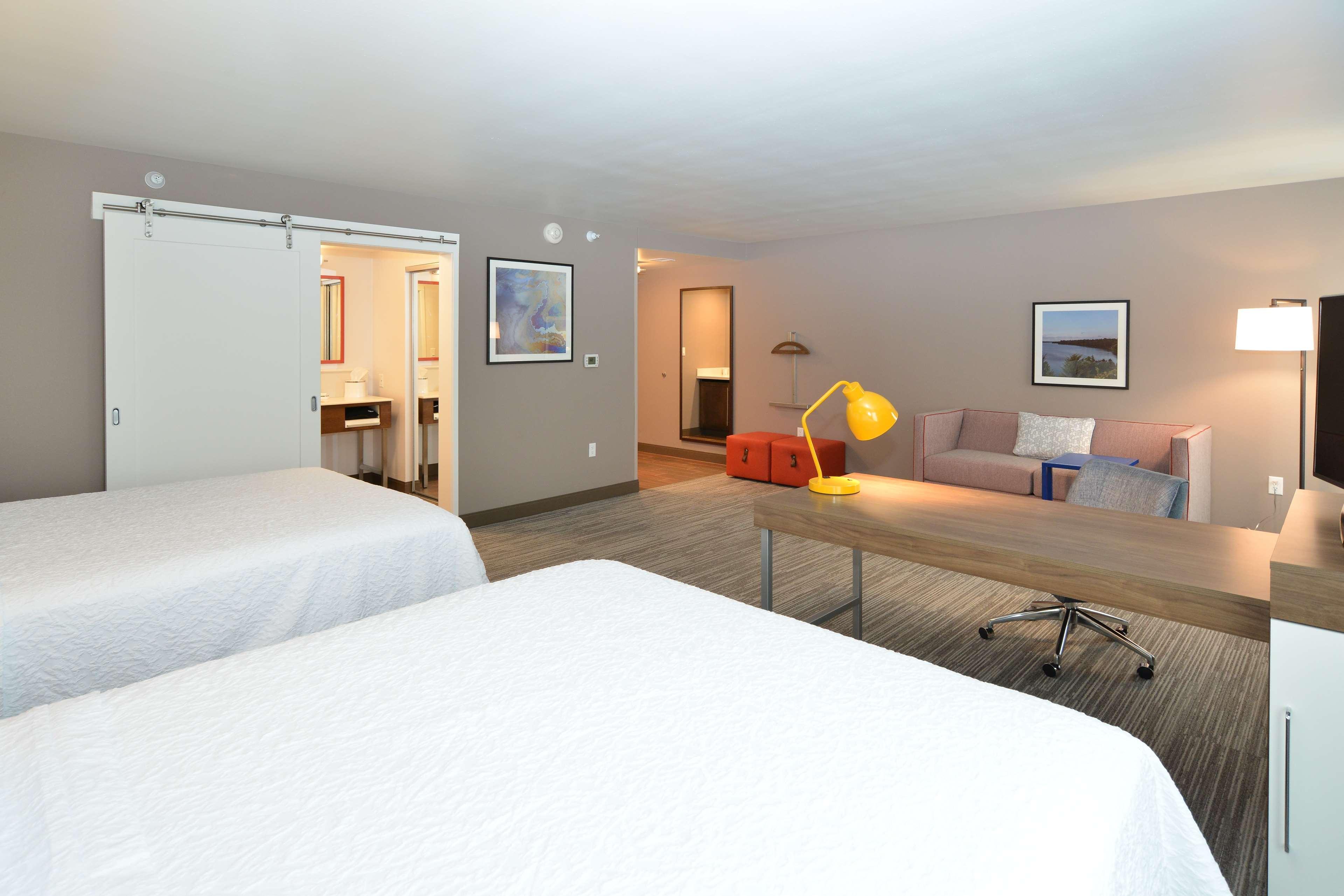 Hampton Inn & Suites Menomonie-Uw Stout Dış mekan fotoğraf