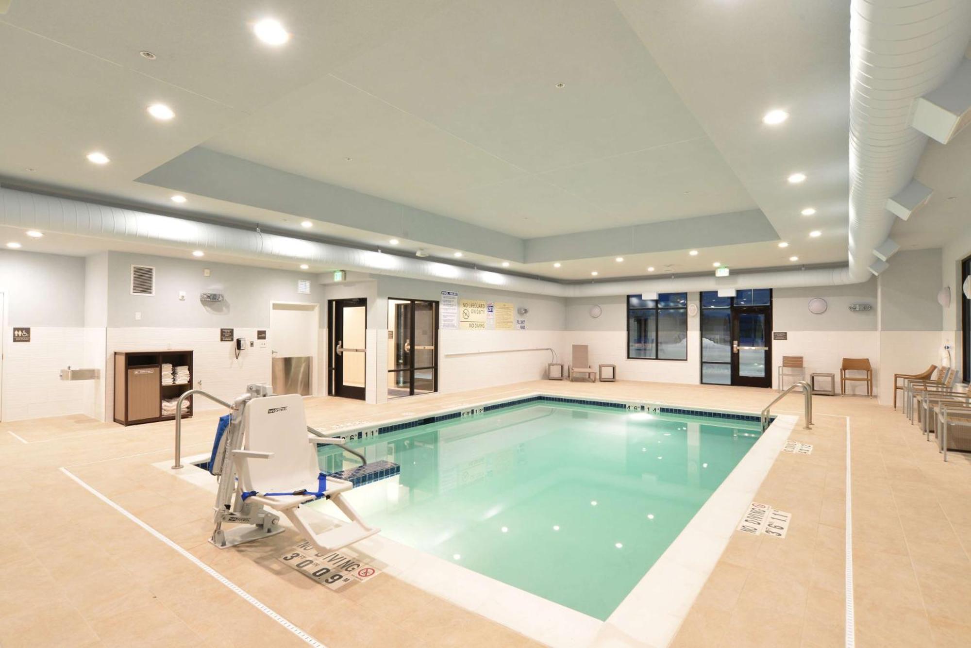Hampton Inn & Suites Menomonie-Uw Stout Dış mekan fotoğraf