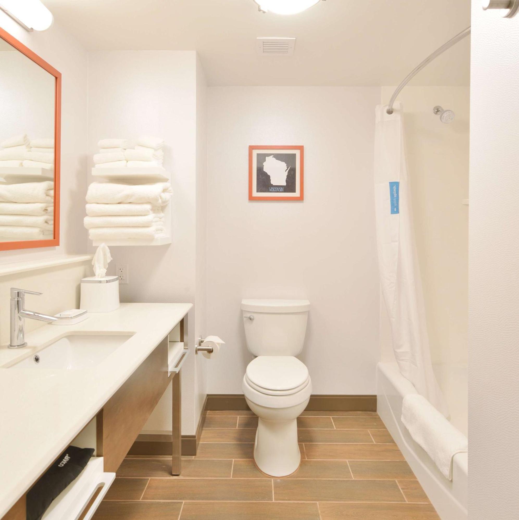 Hampton Inn & Suites Menomonie-Uw Stout Dış mekan fotoğraf